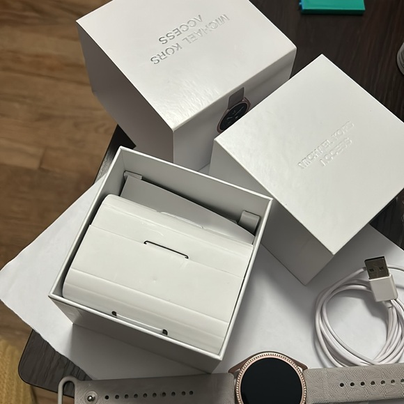 Michael Kors Watch - Picture 8 of 12